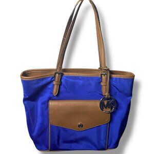 MICHAEL KORS - Jet Set Nylon MD Pocket Multifunction Tote, ROYAL BLUE/TAN